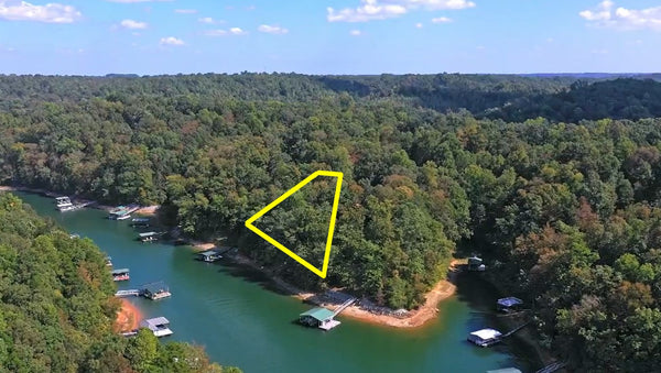 Spacious, wooded .50 Acre lot on stunning Lake Hartwell. Water front with Dock Permitted
