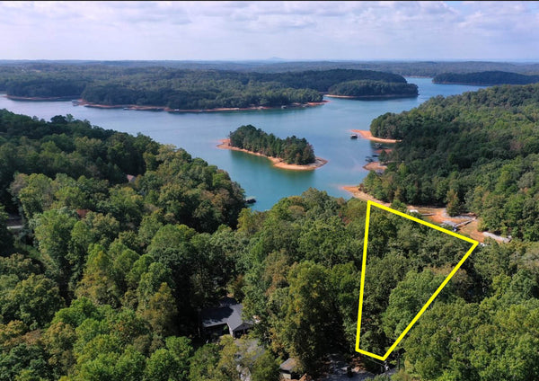 Spacious, wooded .50 Acre lot on stunning Lake Hartwell. Water front with Dock Permitted