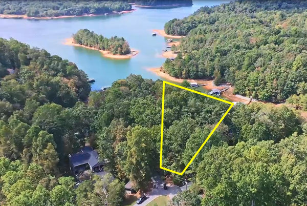 Spacious, wooded .50 Acre lot on stunning Lake Hartwell. Water front with Dock Permitted