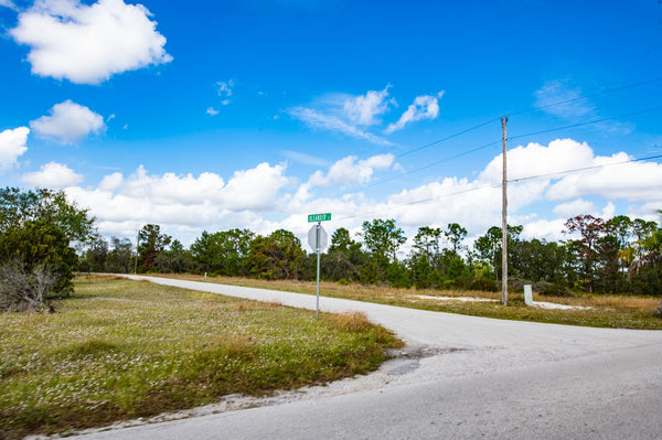 Residential .25 Acre Lot nearby 27 Lakes and minutes to Boat Ramp